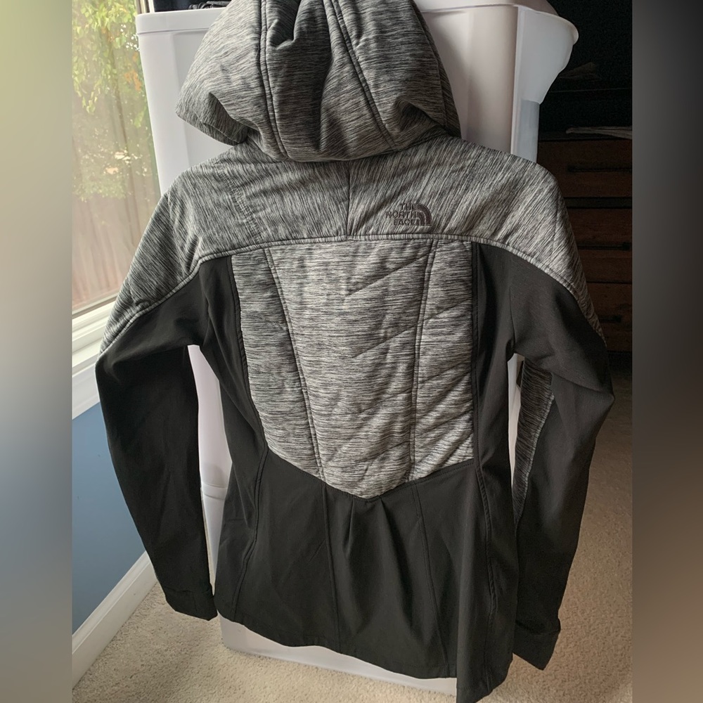 The North Face Women’s Hooded Jacket - Picture 4 of 6